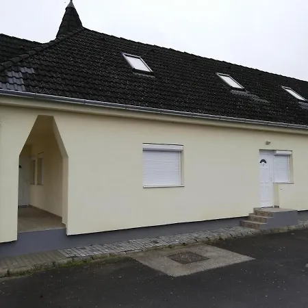 Familia-pelso Apartmanhaz Appartement *